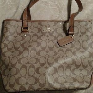 Authentic coach bucket style pocketbook. New